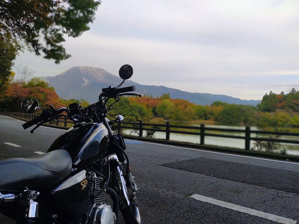 伊吹山を望むYB125SP
